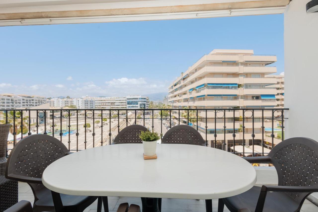 Vacation With Private Parking In Puerto Banus Appartement