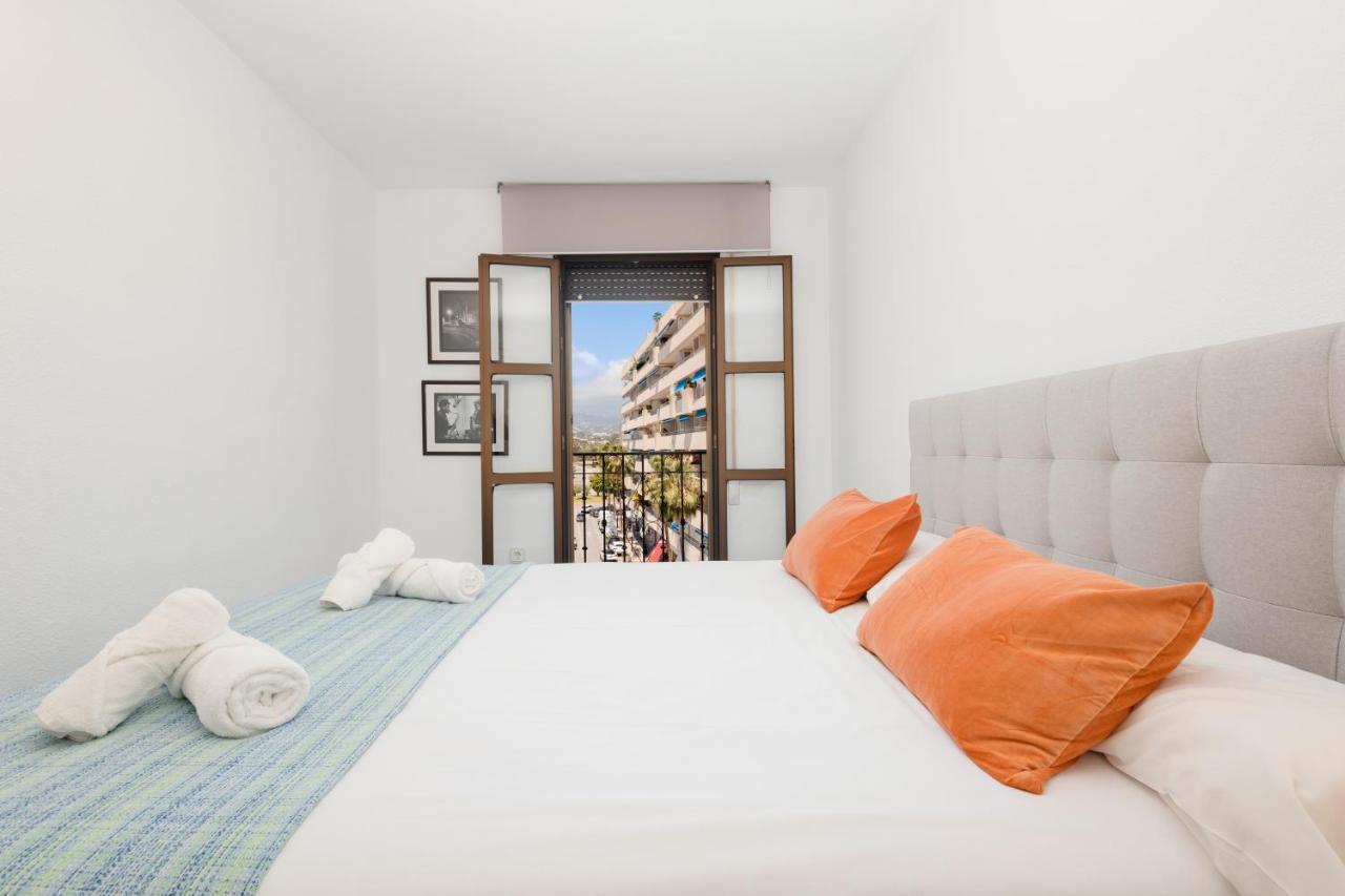 Vacation With Private Parking In Puerto Banus Appartement